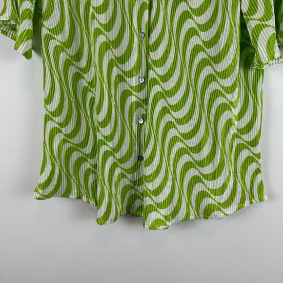 She + Sky Green and White Wave Retro Pattern Shirt - Picture 4 of 13